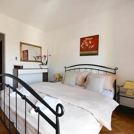 And Diana Apartment