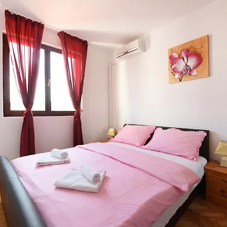 And Diana Apartment