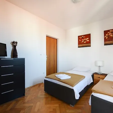 And Diana Apartment