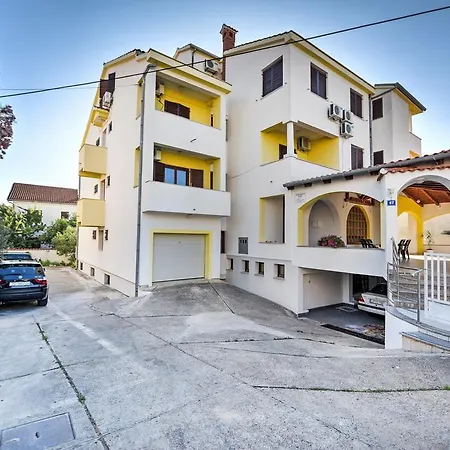 Apartment And Diana *