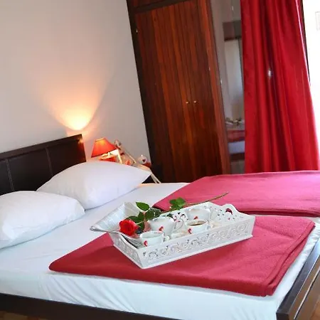 And Diana Apartment *
