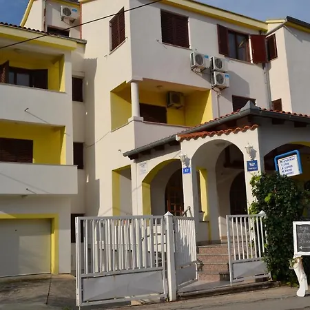 Apartment And Diana Zadar